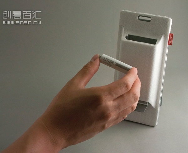 由新加坡设计师Donn koh设计的太阳能充电器(Renew Solar Battery Charger)，可以让电池循环充电，曾获得2009年第九届光宝创新金奖。这是一款概念设计，专门为AA充电电池设计，该充电器既可吸附在玻璃窗上，也可采用支架的方式