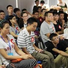 华帝创新周系列活动是一场代表前沿创新设计思想交流和竞技的盛会，诠释了中国创新设计的开放性、无限性，同时使中国更多的设计师真正融入到最新创新设计的潮流中，并推动企业自主创新的提升，院校的教学实践提高，全面地提升中